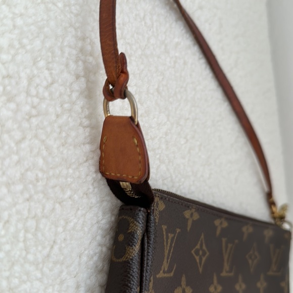 Louis Vuitton Pouchette - Picture 4 of 7